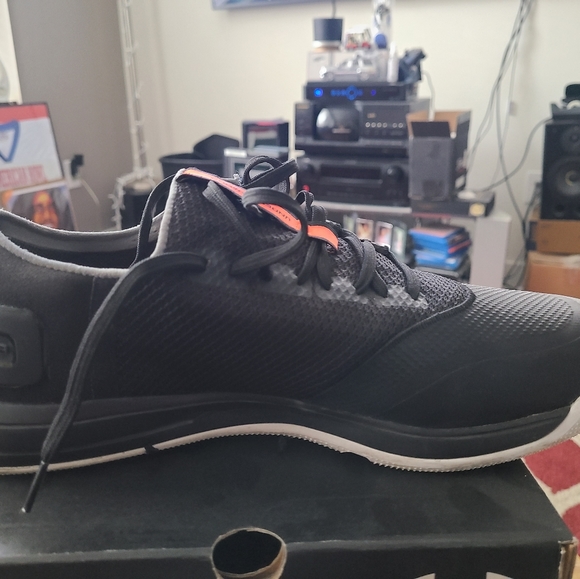 UNDER ARMOR BASKETBALL SHOE 11.5 - Picture 3 of 5